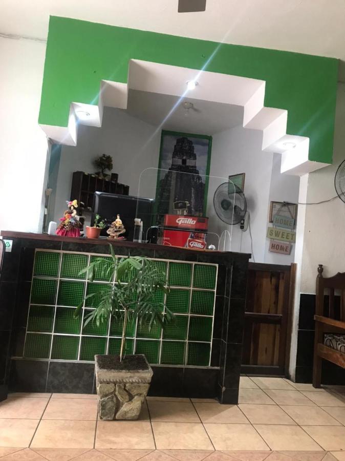 Green Monkey Hostel Flores Esterno foto
