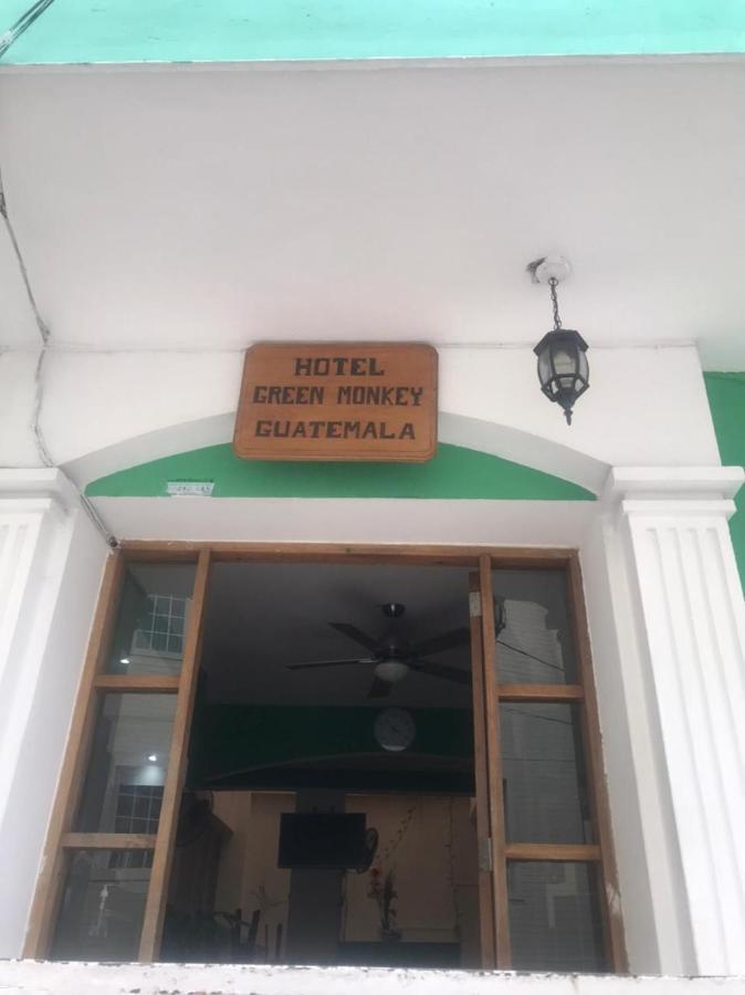 Green Monkey Hostel Flores Esterno foto