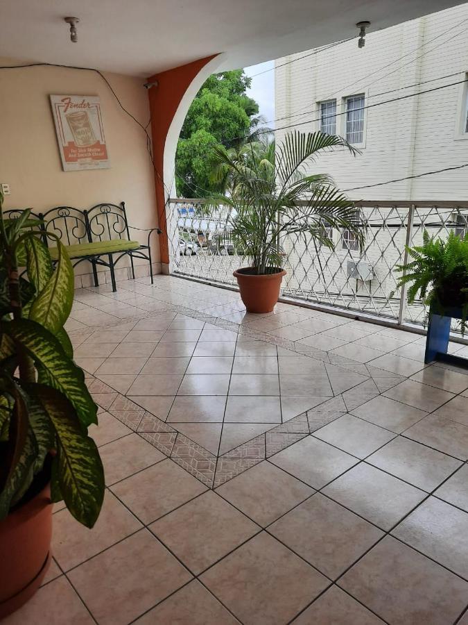 Green Monkey Hostel Flores Esterno foto